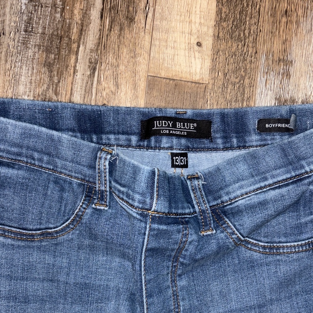 Judy Blue elastic waist Blue Boyfriend fit Jean. Size 13-31